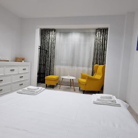 Stone Bridge Apartment Яссы Экстерьер фото